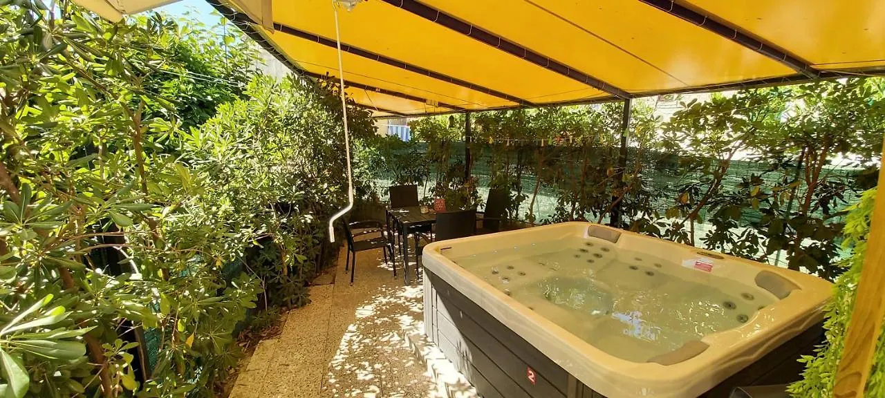 Apartments Johnny Split Croatia With Hot Tub Kroatien