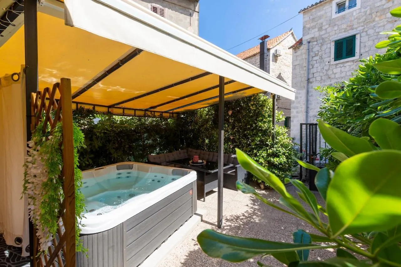 Apartments Johnny Split Croatia With Hot Tub