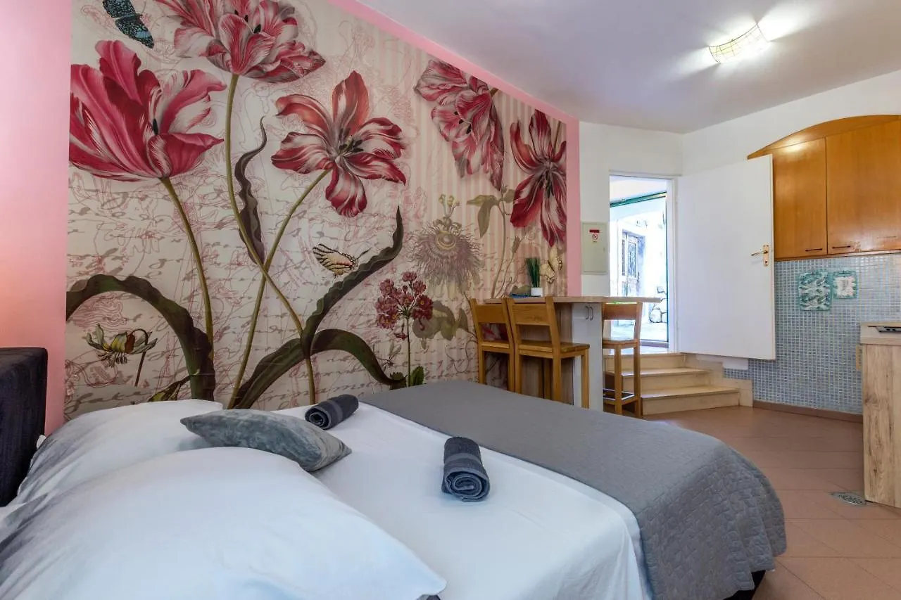 Apartments Johnny Split Croatia With Hot Tub