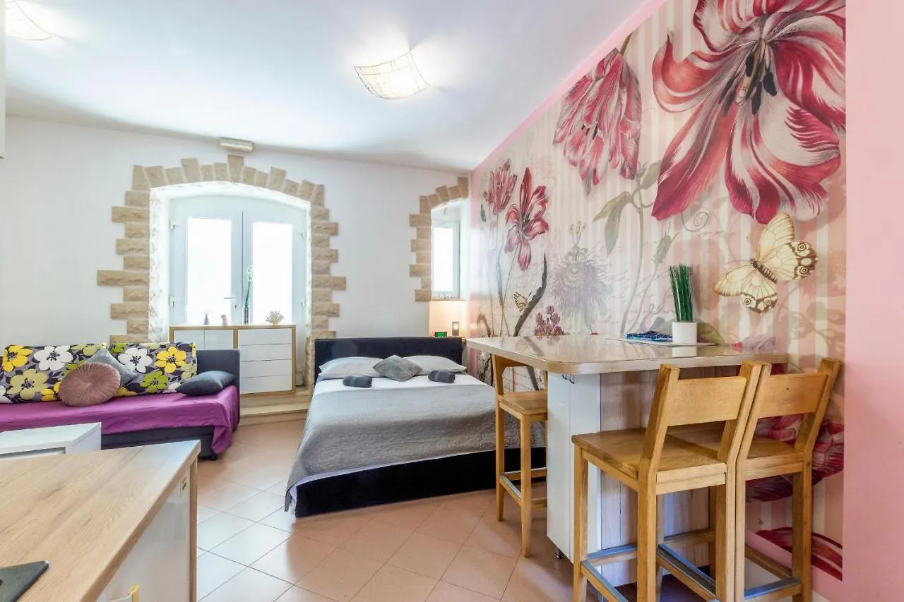 Apartments Johnny Split Croatia With Hot Tub Kroatien