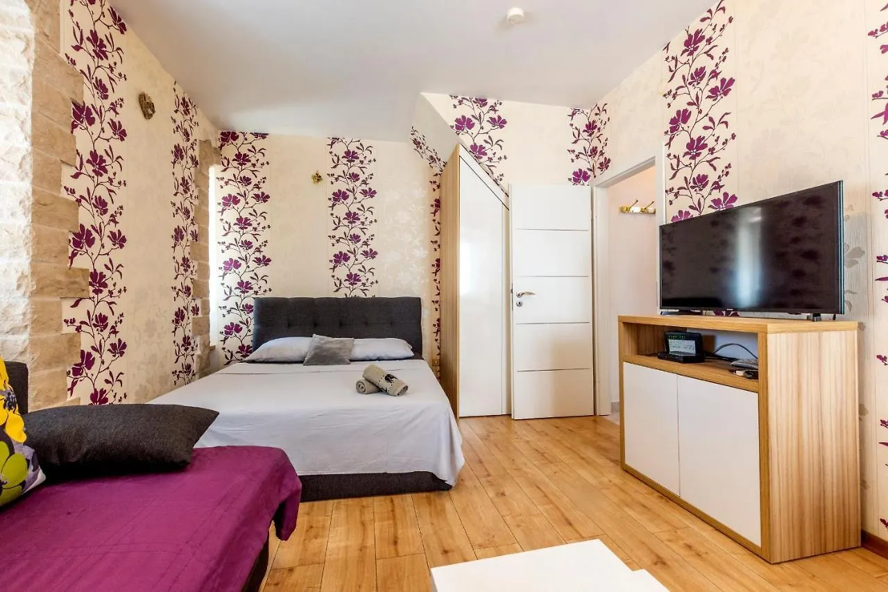 Apartments Johnny Split Croatia With Hot Tub 0*,  Kroatien